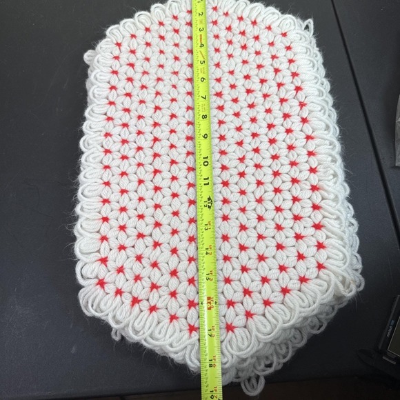 Vintage Hand-Crocheted Placemats Set of‎ 4 Red & White Oval 18"x11" Cottagecore - Picture 9 of 10